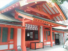 山本八幡宮 塗装後の外観